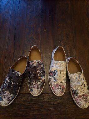 CLOSET CLEAN OUT !!!Calvin Klein Floral Lace-Up Sneakers